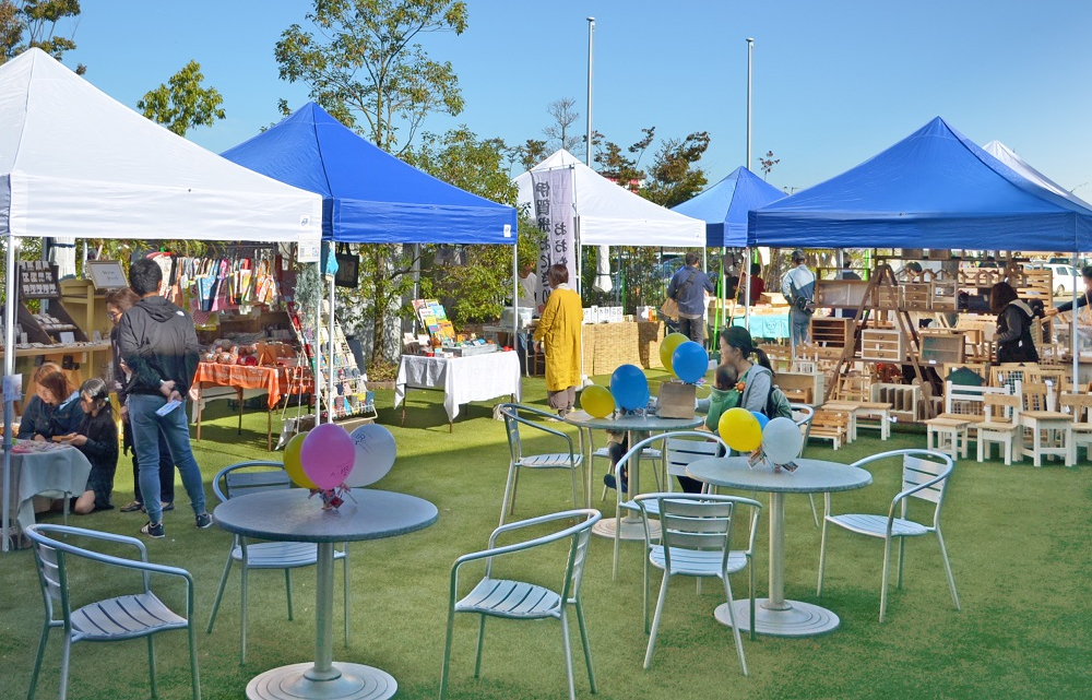 イージーアップブログ | テントが風で飛ばされる？！テントには風対策が必須！