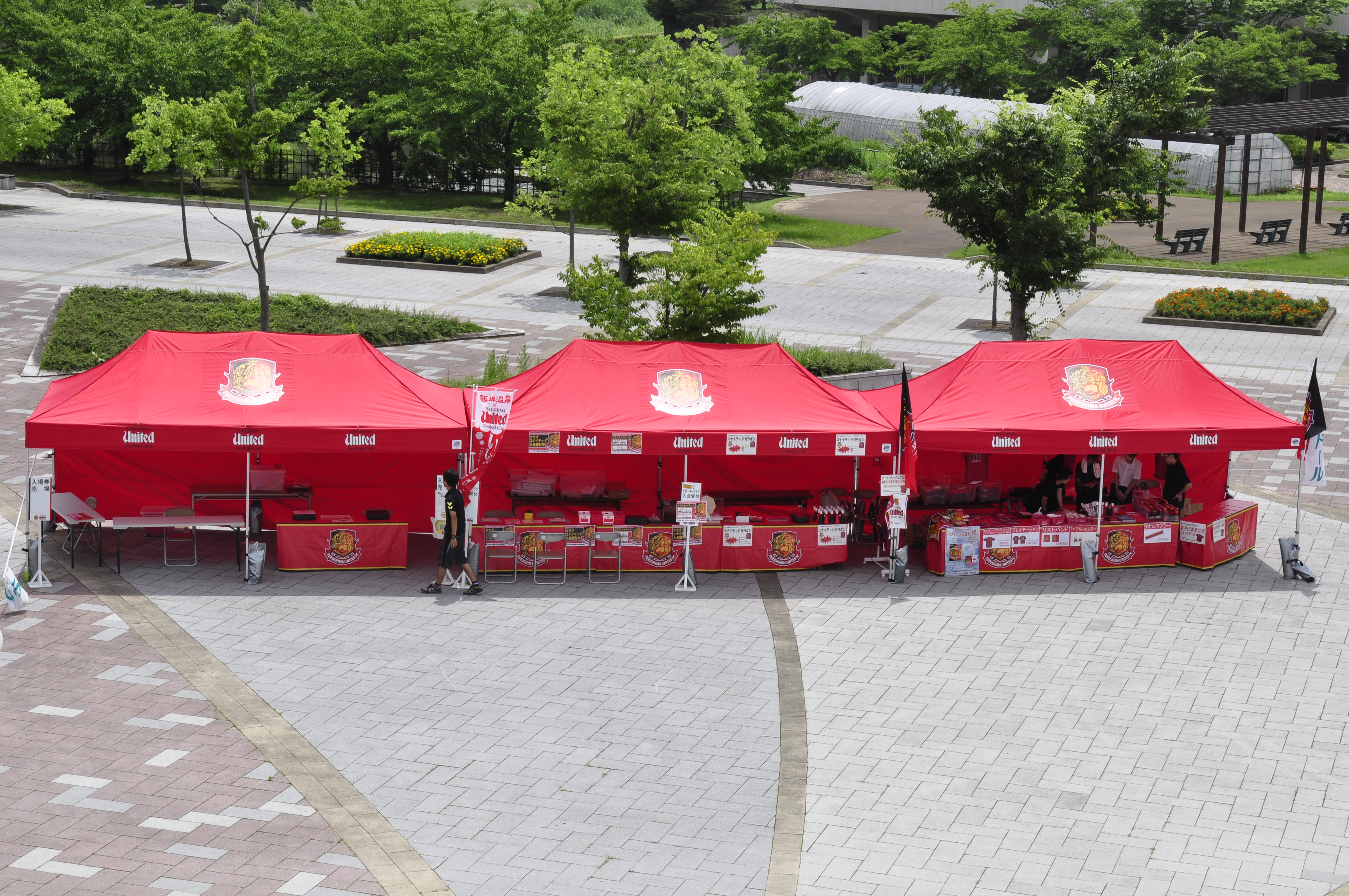 イージーアップブログ | イベント用テントにはカンタン設営・持ち運びが便利なワンタッチテントを！ 